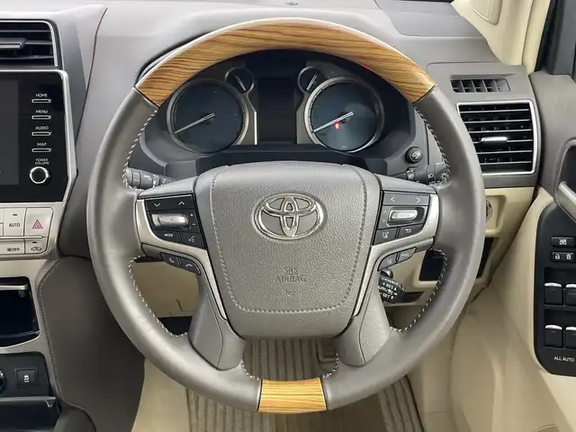 トヨタ ランドクルーザー プラド TX Lパッケージ 新潟県 2023(令5)年 3.3万km ホワイトパールクリスタルシャイン モデリスタエアロ/サンルーフ/ベージュ革シート/メーカーOPナビ/全方位カメラ（フロント/サイド/リア）/プリクラッシュセーフティ/レーダークルーズコントロール/レーンキープアシスト/パーキングサポートブレーキ/ビルトインETC2.0/前後ドライブレコーダー/エアシート/シートヒーター/オートライト/オートハイビーム/LEDヘッドライト/プッシュスタート/ウッドコンビステアリング/ステアリングスイッチ/オートドアミラー/ウィンカーミラー/フロアマット/ドアバイザー