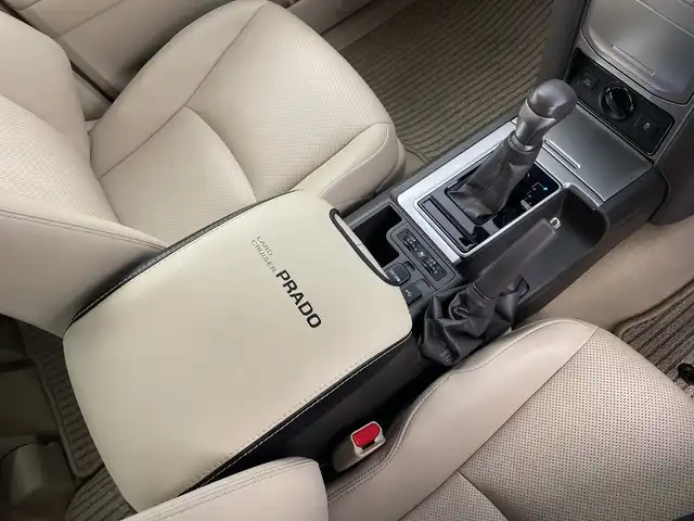 トヨタ ランドクルーザー プラド TX Lパッケージ 新潟県 2023(令5)年 3.3万km ホワイトパールクリスタルシャイン モデリスタエアロ/サンルーフ/ベージュ革シート/メーカーOPナビ/全方位カメラ（フロント/サイド/リア）/プリクラッシュセーフティ/レーダークルーズコントロール/レーンキープアシスト/パーキングサポートブレーキ/ビルトインETC2.0/前後ドライブレコーダー/エアシート/シートヒーター/オートライト/オートハイビーム/LEDヘッドライト/プッシュスタート/ウッドコンビステアリング/ステアリングスイッチ/オートドアミラー/ウィンカーミラー/フロアマット/ドアバイザー