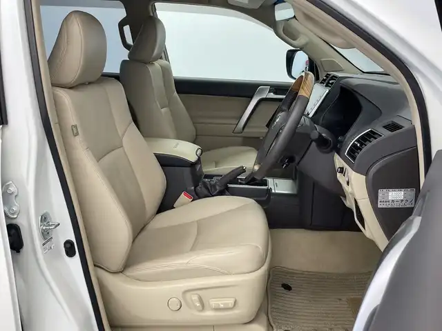 トヨタ ランドクルーザー プラド TX Lパッケージ 新潟県 2023(令5)年 3.3万km ホワイトパールクリスタルシャイン モデリスタエアロ/サンルーフ/ベージュ革シート/メーカーOPナビ/全方位カメラ（フロント/サイド/リア）/プリクラッシュセーフティ/レーダークルーズコントロール/レーンキープアシスト/パーキングサポートブレーキ/ビルトインETC2.0/前後ドライブレコーダー/エアシート/シートヒーター/オートライト/オートハイビーム/LEDヘッドライト/プッシュスタート/ウッドコンビステアリング/ステアリングスイッチ/オートドアミラー/ウィンカーミラー/フロアマット/ドアバイザー