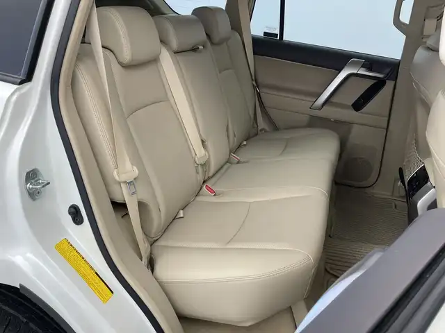 トヨタ ランドクルーザー プラド TX Lパッケージ 新潟県 2023(令5)年 3.3万km ホワイトパールクリスタルシャイン モデリスタエアロ/サンルーフ/ベージュ革シート/メーカーOPナビ/全方位カメラ（フロント/サイド/リア）/プリクラッシュセーフティ/レーダークルーズコントロール/レーンキープアシスト/パーキングサポートブレーキ/ビルトインETC2.0/前後ドライブレコーダー/エアシート/シートヒーター/オートライト/オートハイビーム/LEDヘッドライト/プッシュスタート/ウッドコンビステアリング/ステアリングスイッチ/オートドアミラー/ウィンカーミラー/フロアマット/ドアバイザー