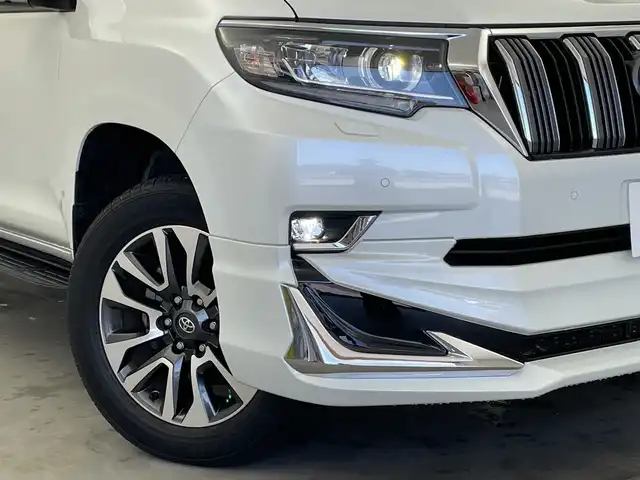 トヨタ ランドクルーザー プラド TX Lパッケージ 新潟県 2023(令5)年 3.3万km ホワイトパールクリスタルシャイン モデリスタエアロ/サンルーフ/ベージュ革シート/メーカーOPナビ/全方位カメラ（フロント/サイド/リア）/プリクラッシュセーフティ/レーダークルーズコントロール/レーンキープアシスト/パーキングサポートブレーキ/ビルトインETC2.0/前後ドライブレコーダー/エアシート/シートヒーター/オートライト/オートハイビーム/LEDヘッドライト/プッシュスタート/ウッドコンビステアリング/ステアリングスイッチ/オートドアミラー/ウィンカーミラー/フロアマット/ドアバイザー