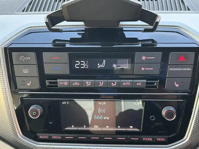 フォルクスワーゲン アップ！ ハイアップ！ 兵庫県 2019(令1)年 7.2万km 紺 ワンオーナー/Composition Phone/(AM/FM/Bluetooth)/クルーズコントロール/シティエマージェンシーブレーキ/オートライトシステム/ETC/前後ドライブレコーダー/D/Nシートヒーター/純正フロアマット/純正アルミホイール/横滑り防止/アイドリングストップ/スペアキー1本/ISOFIX/新車時保証書