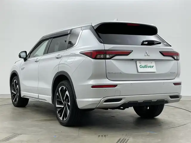 三菱 アウトランダー ＰＨＥＶ G 岡山県 2022(令4)年 4.9万km ホワイトダイヤモンド 純正エアロ/純正ディスプレイオーディオ/・FM/AM/Bluetooth/フルセグ/CarPlay/アラウンドビューモニター/ワイヤレス充電/パワーバックドア/ハーフレザーシート/・パワーシート/・シートヒーター/ハンドルヒーター/ドライブレコーダー/ETC2.0/マイパイロット/e-Assist/・衝突被害軽減ブレーキ/・踏み間違い衝突防止アシスト/・オートマチックハイビーム/パドルシフト/ドアバイザー/純正20インチアルミ/純正フロアマット/LEDヘッドライト