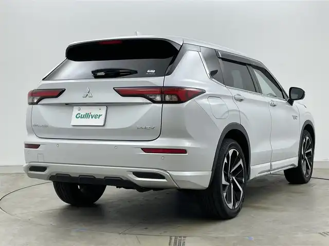 三菱 アウトランダー ＰＨＥＶ G 岡山県 2022(令4)年 4.9万km ホワイトダイヤモンド 純正エアロ/純正ディスプレイオーディオ/・FM/AM/Bluetooth/フルセグ/CarPlay/アラウンドビューモニター/ワイヤレス充電/パワーバックドア/ハーフレザーシート/・パワーシート/・シートヒーター/ハンドルヒーター/ドライブレコーダー/ETC2.0/マイパイロット/e-Assist/・衝突被害軽減ブレーキ/・踏み間違い衝突防止アシスト/・オートマチックハイビーム/パドルシフト/ドアバイザー/純正20インチアルミ/純正フロアマット/LEDヘッドライト