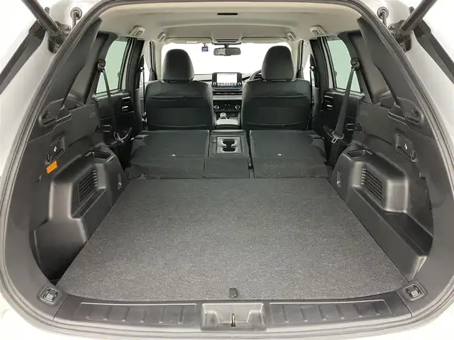 三菱 アウトランダー ＰＨＥＶ G 岡山県 2022(令4)年 4.9万km ホワイトダイヤモンド 純正エアロ/純正ディスプレイオーディオ/・FM/AM/Bluetooth/フルセグ/CarPlay/アラウンドビューモニター/ワイヤレス充電/パワーバックドア/ハーフレザーシート/・パワーシート/・シートヒーター/ハンドルヒーター/ドライブレコーダー/ETC2.0/マイパイロット/e-Assist/・衝突被害軽減ブレーキ/・踏み間違い衝突防止アシスト/・オートマチックハイビーム/パドルシフト/ドアバイザー/純正20インチアルミ/純正フロアマット/LEDヘッドライト