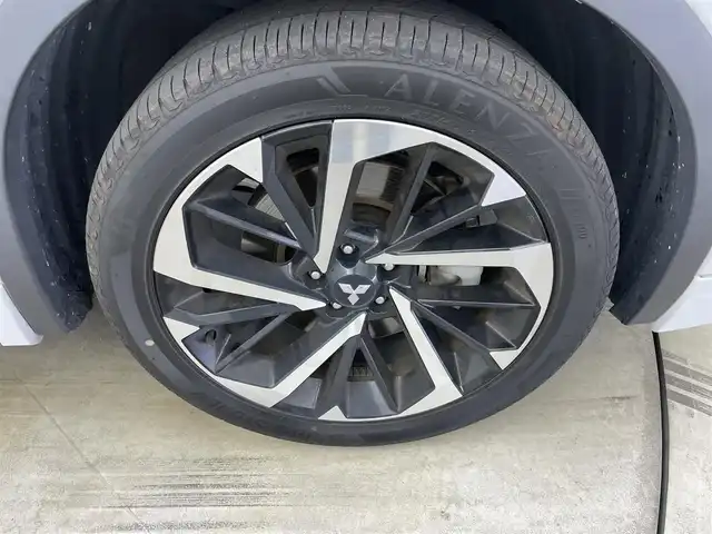 三菱 アウトランダー ＰＨＥＶ G 岡山県 2022(令4)年 4.9万km ホワイトダイヤモンド 純正エアロ/純正ディスプレイオーディオ/・FM/AM/Bluetooth/フルセグ/CarPlay/アラウンドビューモニター/ワイヤレス充電/パワーバックドア/ハーフレザーシート/・パワーシート/・シートヒーター/ハンドルヒーター/ドライブレコーダー/ETC2.0/マイパイロット/e-Assist/・衝突被害軽減ブレーキ/・踏み間違い衝突防止アシスト/・オートマチックハイビーム/パドルシフト/ドアバイザー/純正20インチアルミ/純正フロアマット/LEDヘッドライト