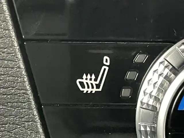 三菱 アウトランダー ＰＨＥＶ G 岡山県 2022(令4)年 4.9万km ホワイトダイヤモンド 純正エアロ/純正ディスプレイオーディオ/・FM/AM/Bluetooth/フルセグ/CarPlay/アラウンドビューモニター/ワイヤレス充電/パワーバックドア/ハーフレザーシート/・パワーシート/・シートヒーター/ハンドルヒーター/ドライブレコーダー/ETC2.0/マイパイロット/e-Assist/・衝突被害軽減ブレーキ/・踏み間違い衝突防止アシスト/・オートマチックハイビーム/パドルシフト/ドアバイザー/純正20インチアルミ/純正フロアマット/LEDヘッドライト