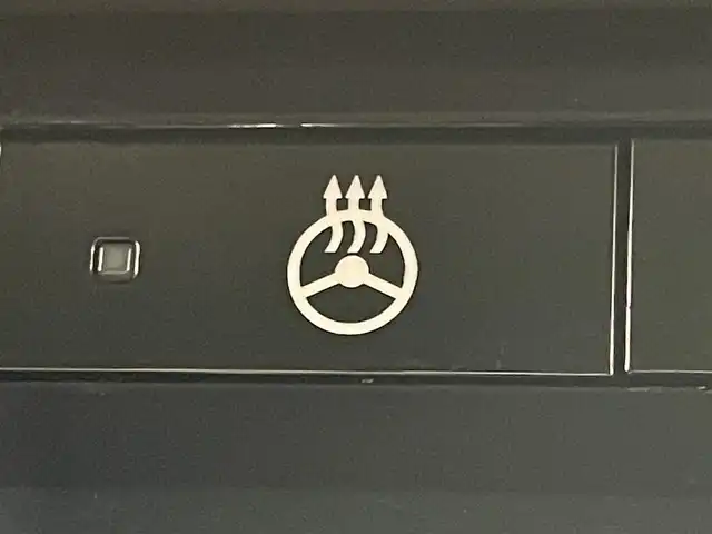 三菱 アウトランダー ＰＨＥＶ G 岡山県 2022(令4)年 4.9万km ホワイトダイヤモンド 純正エアロ/純正ディスプレイオーディオ/・FM/AM/Bluetooth/フルセグ/CarPlay/アラウンドビューモニター/ワイヤレス充電/パワーバックドア/ハーフレザーシート/・パワーシート/・シートヒーター/ハンドルヒーター/ドライブレコーダー/ETC2.0/マイパイロット/e-Assist/・衝突被害軽減ブレーキ/・踏み間違い衝突防止アシスト/・オートマチックハイビーム/パドルシフト/ドアバイザー/純正20インチアルミ/純正フロアマット/LEDヘッドライト