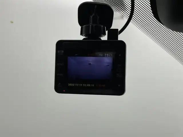 三菱 アウトランダー ＰＨＥＶ G 岡山県 2022(令4)年 4.9万km ホワイトダイヤモンド 純正エアロ/純正ディスプレイオーディオ/・FM/AM/Bluetooth/フルセグ/CarPlay/アラウンドビューモニター/ワイヤレス充電/パワーバックドア/ハーフレザーシート/・パワーシート/・シートヒーター/ハンドルヒーター/ドライブレコーダー/ETC2.0/マイパイロット/e-Assist/・衝突被害軽減ブレーキ/・踏み間違い衝突防止アシスト/・オートマチックハイビーム/パドルシフト/ドアバイザー/純正20インチアルミ/純正フロアマット/LEDヘッドライト