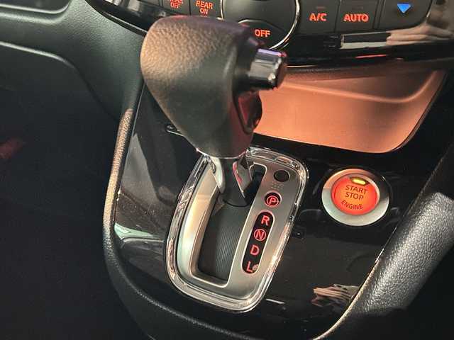 日産 セレナ ハイウェイS G S HV Aセーフ 茨城県 2014(平26)年 7.1万km ブリリアントシルバー 純正メモリナビ【MP313D-W】/(地デジTV・CD・DVD・BT・ラジオ再生)/両側パワースライドドア/クルーズコントロール/衝突軽減ブレーキ/ETC/オートライト/LEDヘッドライト/純正16inアルミホイール/純正フロアマット/スマートキー/スペアキー/取扱説明書/保証書