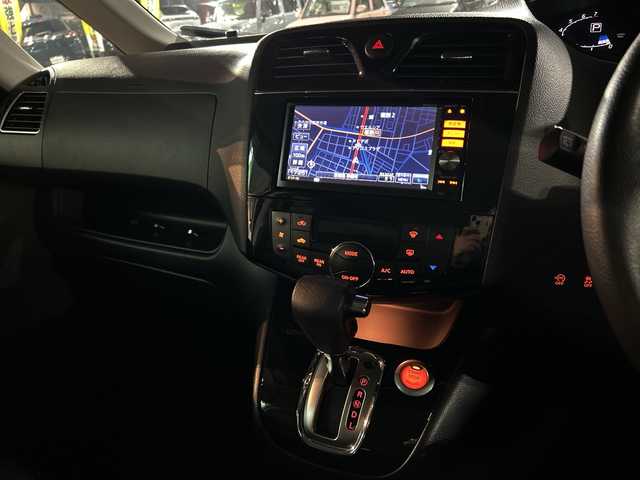 日産 セレナ ハイウェイS G S HV Aセーフ 茨城県 2014(平26)年 7.1万km ブリリアントシルバー 純正メモリナビ【MP313D-W】/(地デジTV・CD・DVD・BT・ラジオ再生)/両側パワースライドドア/クルーズコントロール/衝突軽減ブレーキ/ETC/オートライト/LEDヘッドライト/純正16inアルミホイール/純正フロアマット/スマートキー/スペアキー/取扱説明書/保証書