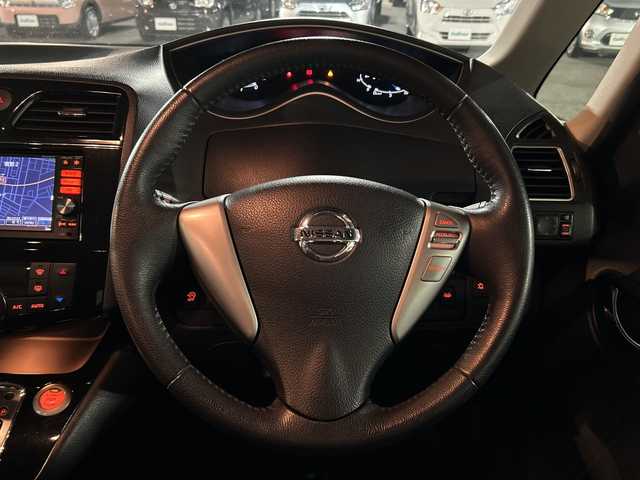 日産 セレナ ハイウェイS G S HV Aセーフ 茨城県 2014(平26)年 7.1万km ブリリアントシルバー 純正メモリナビ【MP313D-W】/(地デジTV・CD・DVD・BT・ラジオ再生)/両側パワースライドドア/クルーズコントロール/衝突軽減ブレーキ/ETC/オートライト/LEDヘッドライト/純正16inアルミホイール/純正フロアマット/スマートキー/スペアキー/取扱説明書/保証書