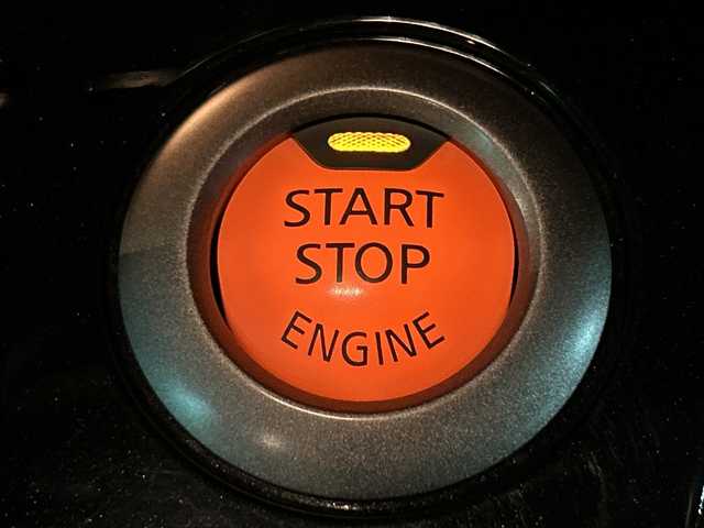 日産 セレナ ハイウェイS G S HV Aセーフ 茨城県 2014(平26)年 7.1万km ブリリアントシルバー 純正メモリナビ【MP313D-W】/(地デジTV・CD・DVD・BT・ラジオ再生)/両側パワースライドドア/クルーズコントロール/衝突軽減ブレーキ/ETC/オートライト/LEDヘッドライト/純正16inアルミホイール/純正フロアマット/スマートキー/スペアキー/取扱説明書/保証書