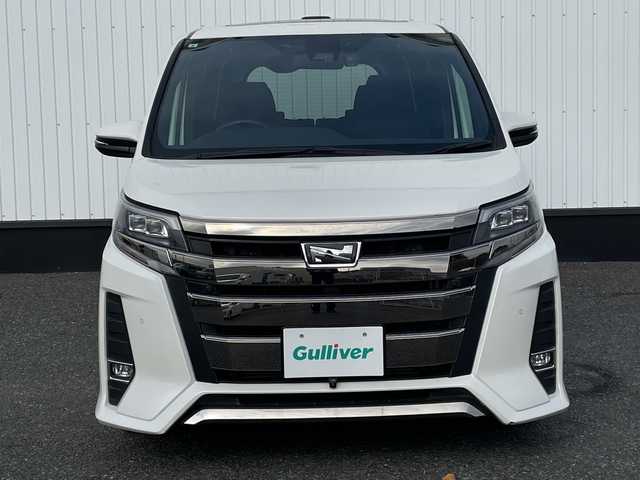 トヨタ ノア Si 千葉県 2019(令1)年 3.5万km ホワイトパールクリスタルシャイン サンルーフ/アルパイン11インチナビ/(フルセグTV/CD/DVD/BT/AM/FM)/全周囲カメラ/ドライブレコーダー/衝突被害軽減システム/車線逸脱警報/バックカメラ/クルーズコントロール/アルパイン12フリップダウンモニター/両側パワースライドドア/横滑り防止装置/ETC/アイドリングストップ/LEDヘッドライト/フォグランプ/オートライト/ウィンカーミラー/電動格納ミラー/純正16インチAW/シートリフター/プッシュスタート/スマートキー/フロアマット/スペアキー/取扱説明書/保証書