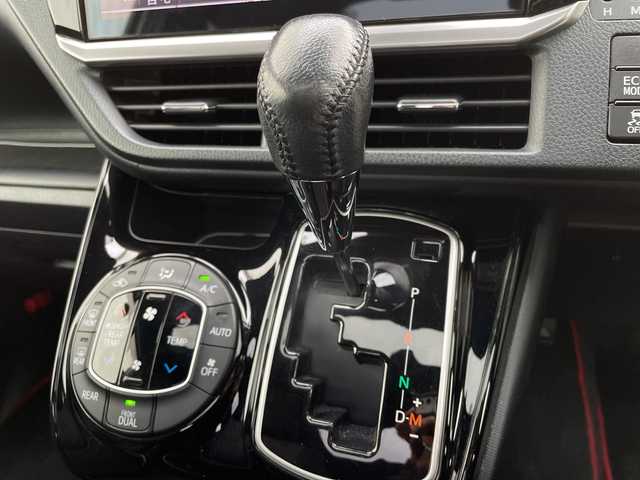 トヨタ ノア Si 千葉県 2019(令1)年 3.5万km ホワイトパールクリスタルシャイン サンルーフ/アルパイン11インチナビ/(フルセグTV/CD/DVD/BT/AM/FM)/全周囲カメラ/ドライブレコーダー/衝突被害軽減システム/車線逸脱警報/バックカメラ/クルーズコントロール/アルパイン12フリップダウンモニター/両側パワースライドドア/横滑り防止装置/ETC/アイドリングストップ/LEDヘッドライト/フォグランプ/オートライト/ウィンカーミラー/電動格納ミラー/純正16インチAW/シートリフター/プッシュスタート/スマートキー/フロアマット/スペアキー/取扱説明書/保証書