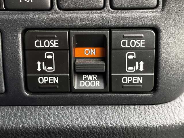 トヨタ ノア Si 千葉県 2019(令1)年 3.5万km ホワイトパールクリスタルシャイン サンルーフ/アルパイン11インチナビ/(フルセグTV/CD/DVD/BT/AM/FM)/全周囲カメラ/ドライブレコーダー/衝突被害軽減システム/車線逸脱警報/バックカメラ/クルーズコントロール/アルパイン12フリップダウンモニター/両側パワースライドドア/横滑り防止装置/ETC/アイドリングストップ/LEDヘッドライト/フォグランプ/オートライト/ウィンカーミラー/電動格納ミラー/純正16インチAW/シートリフター/プッシュスタート/スマートキー/フロアマット/スペアキー/取扱説明書/保証書