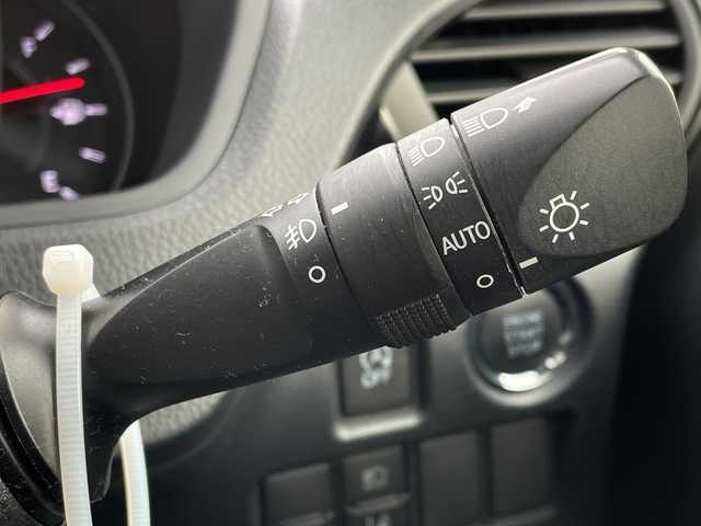 トヨタ ノア Si 千葉県 2019(令1)年 3.5万km ホワイトパールクリスタルシャイン サンルーフ/アルパイン11インチナビ/(フルセグTV/CD/DVD/BT/AM/FM)/全周囲カメラ/ドライブレコーダー/衝突被害軽減システム/車線逸脱警報/バックカメラ/クルーズコントロール/アルパイン12フリップダウンモニター/両側パワースライドドア/横滑り防止装置/ETC/アイドリングストップ/LEDヘッドライト/フォグランプ/オートライト/ウィンカーミラー/電動格納ミラー/純正16インチAW/シートリフター/プッシュスタート/スマートキー/フロアマット/スペアキー/取扱説明書/保証書