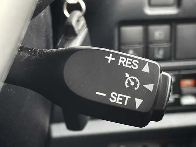 トヨタ ノア Si 千葉県 2019(令1)年 3.5万km ホワイトパールクリスタルシャイン サンルーフ/アルパイン11インチナビ/(フルセグTV/CD/DVD/BT/AM/FM)/全周囲カメラ/ドライブレコーダー/衝突被害軽減システム/車線逸脱警報/バックカメラ/クルーズコントロール/アルパイン12フリップダウンモニター/両側パワースライドドア/横滑り防止装置/ETC/アイドリングストップ/LEDヘッドライト/フォグランプ/オートライト/ウィンカーミラー/電動格納ミラー/純正16インチAW/シートリフター/プッシュスタート/スマートキー/フロアマット/スペアキー/取扱説明書/保証書