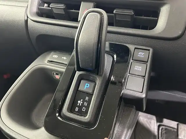 トヨタ シエンタ ハイブリッド Z 佐賀県 2022(令4)年 2.9万km ホワイトパールクリスタルシャイン 純正１０．５型ナビ/(フルセグTV/Bluetooth/MiraCast/USB/SD録音)/衝突軽減システム/全方位カメラ/コーナーセンサー/レーンアシスト/レーダークルーズコントロール/両側パワースライドドア/シートヒーター/ハンドルヒーター/純正１５インチアルミホイール/後席サーキュレーター/ＬＥＤヘッドライト/オートライト/オートマチックハイビーム/フォグライト/ナビ連動前後ドライブレコーダー/純正フロアマット/ビルトインＥＴＣ2.0/スマートキー/スペアキー×１