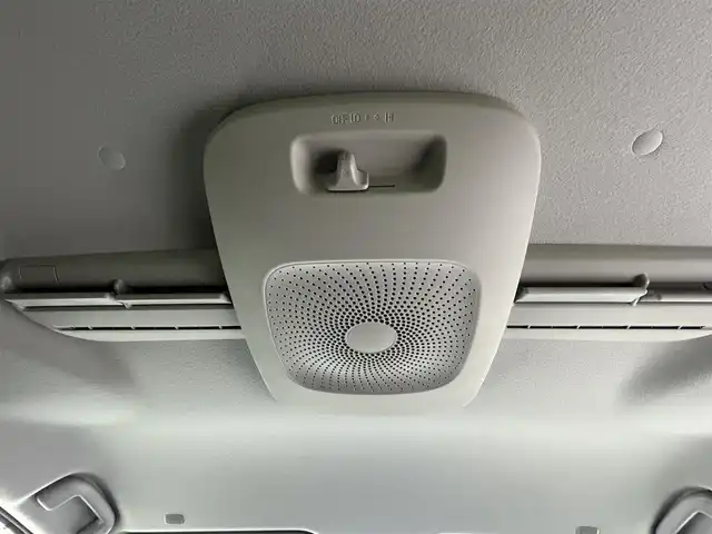 トヨタ シエンタ ハイブリッド Z 佐賀県 2022(令4)年 2.9万km ホワイトパールクリスタルシャイン 純正１０．５型ナビ/(フルセグTV/Bluetooth/MiraCast/USB/SD録音)/衝突軽減システム/全方位カメラ/コーナーセンサー/レーンアシスト/レーダークルーズコントロール/両側パワースライドドア/シートヒーター/ハンドルヒーター/純正１５インチアルミホイール/後席サーキュレーター/ＬＥＤヘッドライト/オートライト/オートマチックハイビーム/フォグライト/ナビ連動前後ドライブレコーダー/純正フロアマット/ビルトインＥＴＣ2.0/スマートキー/スペアキー×１