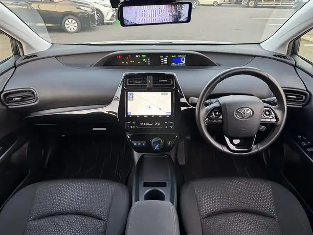 トヨタ プリウス SセーフティプラスⅡ 千葉県 2021(令3)年 3.7万km プラチナホワイトパールマイカ トヨタセーフティセンス/プリクラッシュセーフティ/レーンキープアシスト/レーダークルーズコントロール/オートマチックハイビーム/ブラインドスポットモニター/クリアランスソナー/純正ナビ/360°カメラ/AM/FM/CD/DVD/BT/フルセグTV(走行中視聴不可)/純正前方ドライブレコーダー/社外ミラー型前後ドライブレコーダー/ビルトインETC/100V電源/純正15インチAW/純正ホイールキャップ装着/純正フロアマット/LEDヘッドライト/スマートキー/スペアキー1本/保証書・取説/記録簿