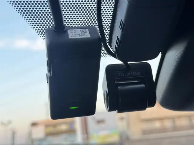 トヨタ プリウス SセーフティプラスⅡ 千葉県 2021(令3)年 3.7万km プラチナホワイトパールマイカ トヨタセーフティセンス/プリクラッシュセーフティ/レーンキープアシスト/レーダークルーズコントロール/オートマチックハイビーム/ブラインドスポットモニター/クリアランスソナー/純正ナビ/360°カメラ/AM/FM/CD/DVD/BT/フルセグTV(走行中視聴不可)/純正前方ドライブレコーダー/社外ミラー型前後ドライブレコーダー/ビルトインETC/100V電源/純正15インチAW/純正ホイールキャップ装着/純正フロアマット/LEDヘッドライト/スマートキー/スペアキー1本/保証書・取説/記録簿