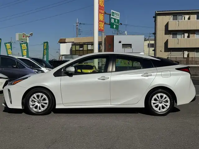 トヨタ プリウス SセーフティプラスⅡ 千葉県 2021(令3)年 3.7万km プラチナホワイトパールマイカ トヨタセーフティセンス/プリクラッシュセーフティ/レーンキープアシスト/レーダークルーズコントロール/オートマチックハイビーム/ブラインドスポットモニター/クリアランスソナー/純正ナビ/360°カメラ/AM/FM/CD/DVD/BT/フルセグTV(走行中視聴不可)/純正前方ドライブレコーダー/社外ミラー型前後ドライブレコーダー/ビルトインETC/100V電源/純正15インチAW/純正ホイールキャップ装着/純正フロアマット/LEDヘッドライト/スマートキー/スペアキー1本/保証書・取説/記録簿