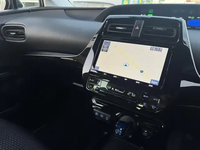 トヨタ プリウス SセーフティプラスⅡ 千葉県 2021(令3)年 3.7万km プラチナホワイトパールマイカ トヨタセーフティセンス/プリクラッシュセーフティ/レーンキープアシスト/レーダークルーズコントロール/オートマチックハイビーム/ブラインドスポットモニター/クリアランスソナー/純正ナビ/360°カメラ/AM/FM/CD/DVD/BT/フルセグTV(走行中視聴不可)/純正前方ドライブレコーダー/社外ミラー型前後ドライブレコーダー/ビルトインETC/100V電源/純正15インチAW/純正ホイールキャップ装着/純正フロアマット/LEDヘッドライト/スマートキー/スペアキー1本/保証書・取説/記録簿