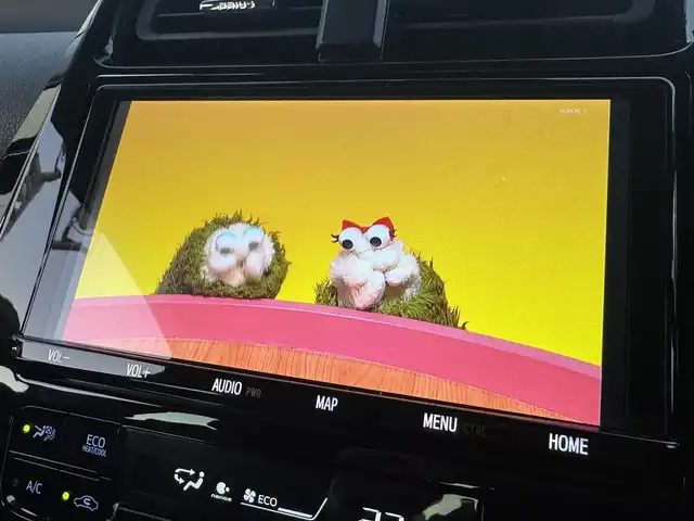 トヨタ プリウス SセーフティプラスⅡ 千葉県 2021(令3)年 3.7万km プラチナホワイトパールマイカ トヨタセーフティセンス/プリクラッシュセーフティ/レーンキープアシスト/レーダークルーズコントロール/オートマチックハイビーム/ブラインドスポットモニター/クリアランスソナー/純正ナビ/360°カメラ/AM/FM/CD/DVD/BT/フルセグTV(走行中視聴不可)/純正前方ドライブレコーダー/社外ミラー型前後ドライブレコーダー/ビルトインETC/100V電源/純正15インチAW/純正ホイールキャップ装着/純正フロアマット/LEDヘッドライト/スマートキー/スペアキー1本/保証書・取説/記録簿