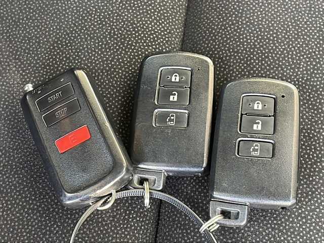 トヨタ エスクァイア Xi 長野県 2018(平30)年 5.8万km スパークリングブラックパールクリスタルシャイン ４ＷＤ/トヨタセーフティセンス/純正9型メモリナビフルセグＴＶ/バックカメラ/ETC/ドライブレコーダー/左側パワースライドドア/純正エンジンスターター/社外17インチアルミ/プッシュスタート/スマートキー/スペアキー