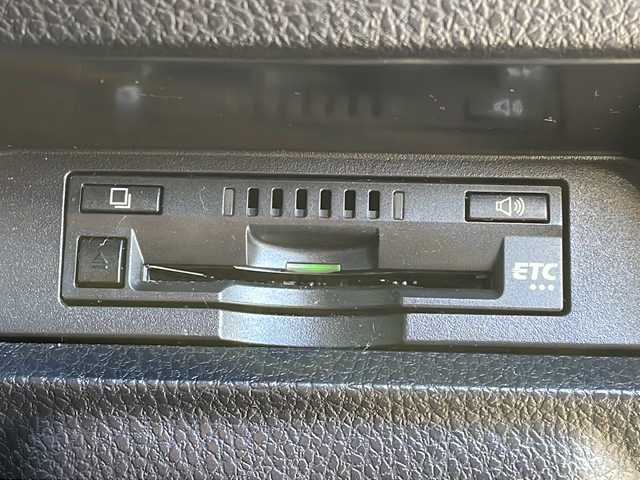 トヨタ エスクァイア Xi 長野県 2018(平30)年 5.8万km スパークリングブラックパールクリスタルシャイン ４ＷＤ/トヨタセーフティセンス/純正9型メモリナビフルセグＴＶ/バックカメラ/ETC/ドライブレコーダー/左側パワースライドドア/純正エンジンスターター/社外17インチアルミ/プッシュスタート/スマートキー/スペアキー