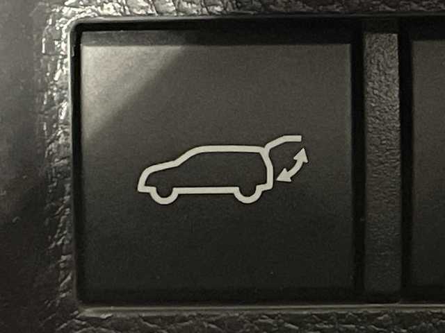 トヨタ ＲＡＶ４ HV アドベンチャー オフロードPKGⅡ 神奈川県 2023(令5)年 4.3万km 緑 トヨタセーフティセンス/純正10.5型ディスプレイオーディオ/・BT/フルセグTV/USB/MiraCast/パノラミックビューモニター/デジタルインナーミラー/ビルトインETC2.0/TRAILモード/レザーシート/パワーシート(D)/メモリシート(D)/シートヒーター(D/N)/ベンチレーション(D/N)/AC100V/パワーバックドア/革巻きステアリング/ステアリングスイッチ/ステアリングヒーター/Autoライト/前後ソナー/LEDヘッドライト/フォグランプ/SOSコール/スマートキー/スペアキー/プッシュスタートボタン/ルーフレール/純正フロアマット/純セドアバイザー/純正18インチアルミホイール