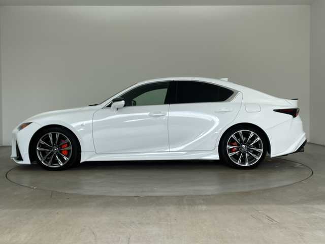 レクサス ＩＳ 300 Fスポーツ 兵庫県 2020(令2)年 3.6万km ホワイトノーヴァガラスフレーク ・ワンオーナー車/・純正10.3インチナビ/CD/DVD/Bluetooth/TV/・パノラミックビューモニター/・ビルトインETC2.0/・前後ドライブレコーダー/・ Lexus Safety System +/・プリクラッシュセーフティ/・レーントレーシングアシスト/・オートマチックハイビーム/・レーダークルーズコントロール（全車速追従機能付）/・ロードサインアシスト/・先行車発進告知機能/・ドライバー異常時対応システム/・ブラインドスポットモニター/・パーキングサポートブレーキ/・TRDエアロ/・TRDマフラー/・トランクスポイラー/・オレンジキャリパー/・レザーシート/・パワーシート/・前席シートヒーター/・ステアリングヒーター/・スマートキー/・3眼LEDライト/・TVキャンセラー/・nanoeX/・ドアミラーヒーター/・純正アルミホイール/・純正フロアマット