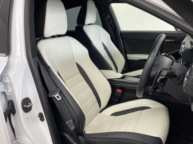 レクサス ＩＳ 300 Fスポーツ 兵庫県 2020(令2)年 3.6万km ホワイトノーヴァガラスフレーク ・ワンオーナー車/・純正10.3インチナビ/CD/DVD/Bluetooth/TV/・パノラミックビューモニター/・ビルトインETC2.0/・前後ドライブレコーダー/・ Lexus Safety System +/・プリクラッシュセーフティ/・レーントレーシングアシスト/・オートマチックハイビーム/・レーダークルーズコントロール（全車速追従機能付）/・ロードサインアシスト/・先行車発進告知機能/・ドライバー異常時対応システム/・ブラインドスポットモニター/・パーキングサポートブレーキ/・TRDエアロ/・TRDマフラー/・トランクスポイラー/・オレンジキャリパー/・レザーシート/・パワーシート/・前席シートヒーター/・ステアリングヒーター/・スマートキー/・3眼LEDライト/・TVキャンセラー/・nanoeX/・ドアミラーヒーター/・純正アルミホイール/・純正フロアマット