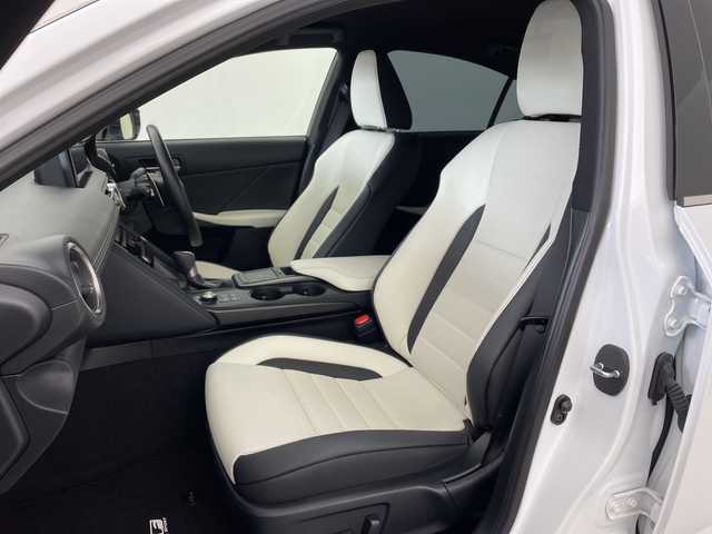 レクサス ＩＳ 300 Fスポーツ 兵庫県 2020(令2)年 3.6万km ホワイトノーヴァガラスフレーク ・ワンオーナー車/・純正10.3インチナビ/CD/DVD/Bluetooth/TV/・パノラミックビューモニター/・ビルトインETC2.0/・前後ドライブレコーダー/・ Lexus Safety System +/・プリクラッシュセーフティ/・レーントレーシングアシスト/・オートマチックハイビーム/・レーダークルーズコントロール（全車速追従機能付）/・ロードサインアシスト/・先行車発進告知機能/・ドライバー異常時対応システム/・ブラインドスポットモニター/・パーキングサポートブレーキ/・TRDエアロ/・TRDマフラー/・トランクスポイラー/・オレンジキャリパー/・レザーシート/・パワーシート/・前席シートヒーター/・ステアリングヒーター/・スマートキー/・3眼LEDライト/・TVキャンセラー/・nanoeX/・ドアミラーヒーター/・純正アルミホイール/・純正フロアマット