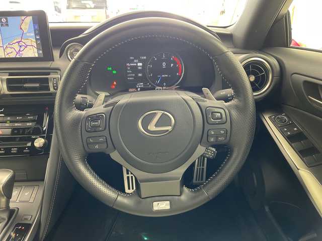 レクサス ＩＳ 300 Fスポーツ 兵庫県 2020(令2)年 3.6万km ホワイトノーヴァガラスフレーク ・ワンオーナー車/・純正10.3インチナビ/CD/DVD/Bluetooth/TV/・パノラミックビューモニター/・ビルトインETC2.0/・前後ドライブレコーダー/・ Lexus Safety System +/・プリクラッシュセーフティ/・レーントレーシングアシスト/・オートマチックハイビーム/・レーダークルーズコントロール（全車速追従機能付）/・ロードサインアシスト/・先行車発進告知機能/・ドライバー異常時対応システム/・ブラインドスポットモニター/・パーキングサポートブレーキ/・TRDエアロ/・TRDマフラー/・トランクスポイラー/・オレンジキャリパー/・レザーシート/・パワーシート/・前席シートヒーター/・ステアリングヒーター/・スマートキー/・3眼LEDライト/・TVキャンセラー/・nanoeX/・ドアミラーヒーター/・純正アルミホイール/・純正フロアマット