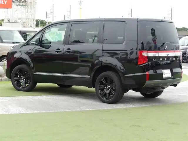 三菱 デリカＤ：５ シャモニー 千葉県 2025(令7)年 0.1万km未満 黒Ⅱ 【CHAMONIX (7人)　4WD　e-Assist/オリジナルナビ取付パッケージ＋リアモニター取付パッケージ(25/300)　ステップレス　（7人）D:5専用11型ナビゲーション(322/300)/e-Assist/・衝突被害軽減ブレーキシステム（FCM）/・車線逸脱警報システム（LDW）/・レーダークルーズコントロールシステム（ACC）/・誤発進抑制機能（前進＆後退時）（UMS）/・オートマチックハイビーム[AHB]/両側パワースライドドア/エレクトリックテールゲート/純正メモリーナビ/地デジTV/【DVD/CD再生機能　Bluetooth接続】/マルチアラウンドモニター/運転席パワーシート/前席シートヒーター/ステアリングヒーター/ステアリングスイッチ/革巻きステアリング/パドルシフト/純正18インチアルミホイル/サイド/カーテンエアバッグ/キーレスオペレーションシステム