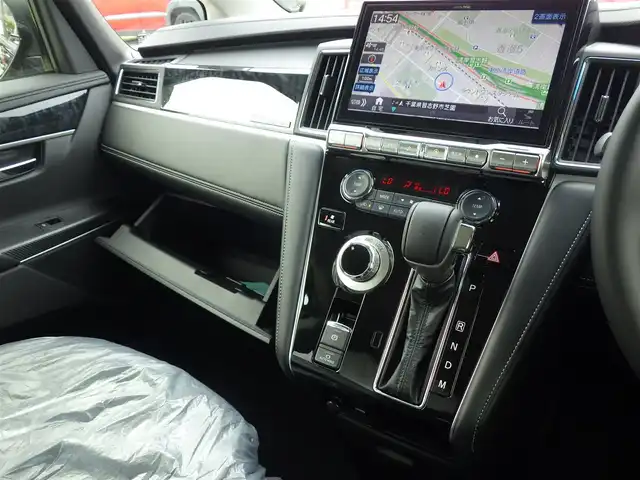 三菱 デリカＤ：５ シャモニー 千葉県 2025(令7)年 0.1万km未満 黒Ⅱ 【CHAMONIX (7人)　4WD　e-Assist/オリジナルナビ取付パッケージ＋リアモニター取付パッケージ(25/300)　ステップレス　（7人）D:5専用11型ナビゲーション(322/300)/e-Assist/・衝突被害軽減ブレーキシステム（FCM）/・車線逸脱警報システム（LDW）/・レーダークルーズコントロールシステム（ACC）/・誤発進抑制機能（前進＆後退時）（UMS）/・オートマチックハイビーム[AHB]/両側パワースライドドア/エレクトリックテールゲート/純正メモリーナビ/地デジTV/【DVD/CD再生機能　Bluetooth接続】/マルチアラウンドモニター/運転席パワーシート/前席シートヒーター/ステアリングヒーター/ステアリングスイッチ/革巻きステアリング/パドルシフト/純正18インチアルミホイル/サイド/カーテンエアバッグ/キーレスオペレーションシステム