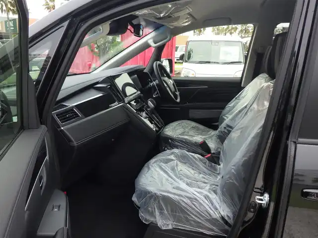 三菱 デリカＤ：５ シャモニー 千葉県 2025(令7)年 0.1万km未満 黒Ⅱ 【CHAMONIX (7人)　4WD　e-Assist/オリジナルナビ取付パッケージ＋リアモニター取付パッケージ(25/300)　ステップレス　（7人）D:5専用11型ナビゲーション(322/300)/e-Assist/・衝突被害軽減ブレーキシステム（FCM）/・車線逸脱警報システム（LDW）/・レーダークルーズコントロールシステム（ACC）/・誤発進抑制機能（前進＆後退時）（UMS）/・オートマチックハイビーム[AHB]/両側パワースライドドア/エレクトリックテールゲート/純正メモリーナビ/地デジTV/【DVD/CD再生機能　Bluetooth接続】/マルチアラウンドモニター/運転席パワーシート/前席シートヒーター/ステアリングヒーター/ステアリングスイッチ/革巻きステアリング/パドルシフト/純正18インチアルミホイル/サイド/カーテンエアバッグ/キーレスオペレーションシステム