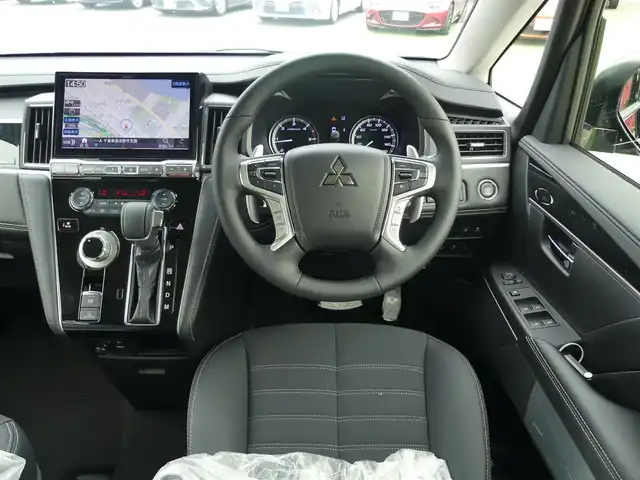 三菱 デリカＤ：５ シャモニー 千葉県 2025(令7)年 0.1万km未満 黒Ⅱ 【CHAMONIX (7人)　4WD　e-Assist/オリジナルナビ取付パッケージ＋リアモニター取付パッケージ(25/300)　ステップレス　（7人）D:5専用11型ナビゲーション(322/300)/e-Assist/・衝突被害軽減ブレーキシステム（FCM）/・車線逸脱警報システム（LDW）/・レーダークルーズコントロールシステム（ACC）/・誤発進抑制機能（前進＆後退時）（UMS）/・オートマチックハイビーム[AHB]/両側パワースライドドア/エレクトリックテールゲート/純正メモリーナビ/地デジTV/【DVD/CD再生機能　Bluetooth接続】/マルチアラウンドモニター/運転席パワーシート/前席シートヒーター/ステアリングヒーター/ステアリングスイッチ/革巻きステアリング/パドルシフト/純正18インチアルミホイル/サイド/カーテンエアバッグ/キーレスオペレーションシステム