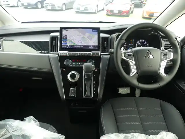 三菱 デリカＤ：５ シャモニー 千葉県 2025(令7)年 0.1万km未満 黒Ⅱ 【CHAMONIX (7人)　4WD　e-Assist/オリジナルナビ取付パッケージ＋リアモニター取付パッケージ(25/300)　ステップレス　（7人）D:5専用11型ナビゲーション(322/300)/e-Assist/・衝突被害軽減ブレーキシステム（FCM）/・車線逸脱警報システム（LDW）/・レーダークルーズコントロールシステム（ACC）/・誤発進抑制機能（前進＆後退時）（UMS）/・オートマチックハイビーム[AHB]/両側パワースライドドア/エレクトリックテールゲート/純正メモリーナビ/地デジTV/【DVD/CD再生機能　Bluetooth接続】/マルチアラウンドモニター/運転席パワーシート/前席シートヒーター/ステアリングヒーター/ステアリングスイッチ/革巻きステアリング/パドルシフト/純正18インチアルミホイル/サイド/カーテンエアバッグ/キーレスオペレーションシステム