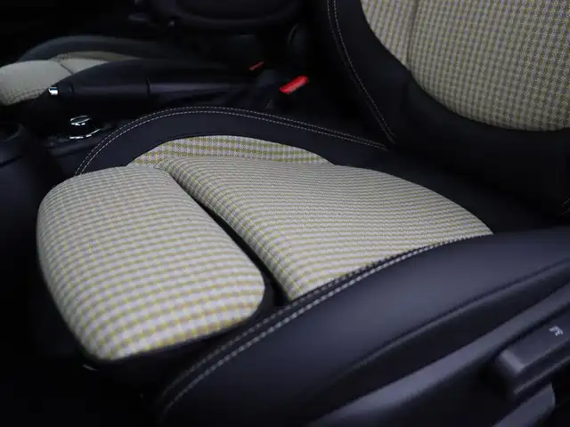 ＭＩＮＩ ＢＭＷ ミニ クーパー  レゾリュートED 静岡県 2022(令4)年 2.1万km 緑Ⅱ 特別仕様車/インテリジェントセーフティ/衝突軽減ブレーキ車線逸脱警告/MINIapp対応ディスプレイオーディオBluetooth/バックカメラ/専用ボディーカラー/専用ハーフレザーシート シートヒーター /MINIドライビングMODE/リヤガラスフィルム施工/ミラー一体型DSRCETC/コンフォートアクセス/LEDヘッドライト/前後パークディスタンス