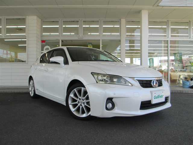 レクサス ＣＴ 200h バージョンL 千葉県 2011(平23)年 8.4万km ホワイトパールクリスタルシャイン 純正HDDナビ、フルセグTV/純正オーディオ【DVD/CD/USB/AUX】/バックモニター/サンルーフ/黒革シート/HIDヘッドライト&社外LEDフォグ/純正17インチアルミホイール/ウィンカードアミラー/運転席パワーシート&シートメモリー/前席シートヒーター/クルーズコントロール/パドルシフト付きステアリング/前後コーナーセンサー/ビルトインETC、スペアキー/取扱説明書/ナビ取扱説明書/新車時保証書/H25.26.27.28.29.R1整備記録簿
