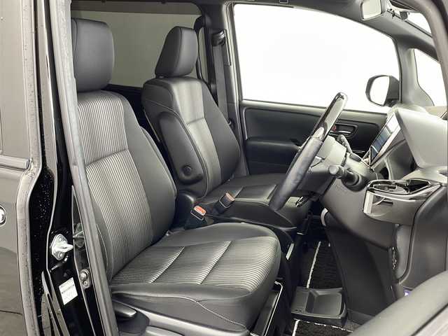 トヨタ ヴォクシー ZS 煌Ⅱ 兵庫県 2019(平31)年 6.6万km ブラック 純正１０インチナビ　純正フリップダウンモニター　両側パワースライドドア　前後ドライブレコーダー　フルセグＴＶ　トヨタセーフティセンス　バックカメラ　純正アルミホイール　純正フロアマット　ＬＥＤライト