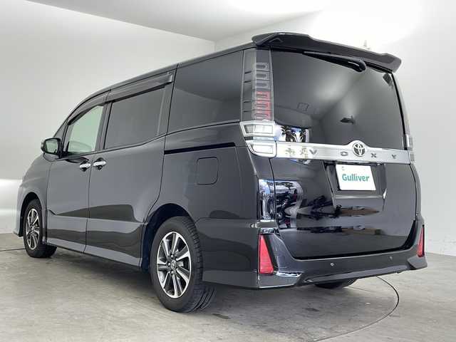 トヨタ ヴォクシー ZS 煌Ⅱ 兵庫県 2019(平31)年 6.6万km ブラック 純正１０インチナビ　純正フリップダウンモニター　両側パワースライドドア　前後ドライブレコーダー　フルセグＴＶ　トヨタセーフティセンス　バックカメラ　純正アルミホイール　純正フロアマット　ＬＥＤライト