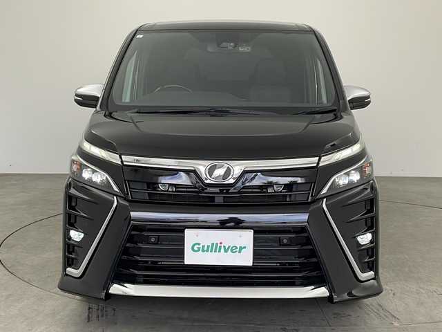 トヨタ ヴォクシー ZS 煌Ⅱ 兵庫県 2019(平31)年 6.6万km ブラック 純正１０インチナビ　純正フリップダウンモニター　両側パワースライドドア　前後ドライブレコーダー　フルセグＴＶ　トヨタセーフティセンス　バックカメラ　純正アルミホイール　純正フロアマット　ＬＥＤライト