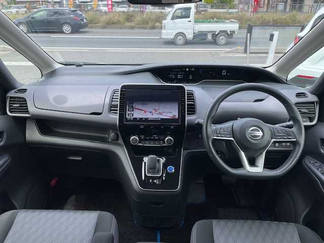 日産 セレナ e－パワー ハイウェイスター V 三重県 2020(令2)年 3.5万km ダークメタルグレー セーフティパックA/・カーテン/サイドエアバック/・インテリジェントアラウンドビューモニター/・ふらつき警報/・ヒーター付ドアミラー/全方位運転支援システム/・インテリジェントエマージェンシーブレーキ/・後側方車両検知警報/・後退時車両検知警報/・標識検知機能/・踏み間違い衝突防止アシスト/・車線逸脱防止支援システム/・車線逸脱警報/・後側方衝突防止支援システム/1オーナー/純正フリップダウンモニター/純正10型SDナビ/フルセグTV/【CD/DVD/BD/SD/Bluetooth/ipod/USB】/ビルトインETC/ドライブレコーダー/両側パワースライドドア/パーソナルテーブル/オートライト/アダプティブLEDヘッドランプ/LEDフロントフォグランプ/195/65R15インチ純正AW/プッシュスタート/スマートキー/スペアキー/純正フロアマット