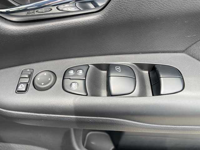 日産 セレナ e－パワー ハイウェイスター V 三重県 2020(令2)年 3.5万km ダークメタルグレー セーフティパックA/・カーテン/サイドエアバック/・インテリジェントアラウンドビューモニター/・ふらつき警報/・ヒーター付ドアミラー/全方位運転支援システム/・インテリジェントエマージェンシーブレーキ/・後側方車両検知警報/・後退時車両検知警報/・標識検知機能/・踏み間違い衝突防止アシスト/・車線逸脱防止支援システム/・車線逸脱警報/・後側方衝突防止支援システム/1オーナー/純正フリップダウンモニター/純正10型SDナビ/フルセグTV/【CD/DVD/BD/SD/Bluetooth/ipod/USB】/ビルトインETC/ドライブレコーダー/両側パワースライドドア/パーソナルテーブル/オートライト/アダプティブLEDヘッドランプ/LEDフロントフォグランプ/195/65R15インチ純正AW/プッシュスタート/スマートキー/スペアキー/純正フロアマット