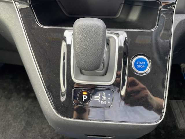 日産 セレナ e－パワー ハイウェイスター V 三重県 2020(令2)年 3.5万km ダークメタルグレー セーフティパックA/・カーテン/サイドエアバック/・インテリジェントアラウンドビューモニター/・ふらつき警報/・ヒーター付ドアミラー/全方位運転支援システム/・インテリジェントエマージェンシーブレーキ/・後側方車両検知警報/・後退時車両検知警報/・標識検知機能/・踏み間違い衝突防止アシスト/・車線逸脱防止支援システム/・車線逸脱警報/・後側方衝突防止支援システム/1オーナー/純正フリップダウンモニター/純正10型SDナビ/フルセグTV/【CD/DVD/BD/SD/Bluetooth/ipod/USB】/ビルトインETC/ドライブレコーダー/両側パワースライドドア/パーソナルテーブル/オートライト/アダプティブLEDヘッドランプ/LEDフロントフォグランプ/195/65R15インチ純正AW/プッシュスタート/スマートキー/スペアキー/純正フロアマット