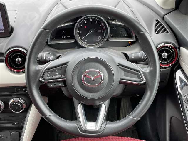 マツダ デミオ 15Sノーブルクリムゾン 道央・札幌 2019(平31)年 2.2万km セラミックM ４WD/純正メーカーナビ/CD/DVD/BT/フルセグ/衝突被害軽減ブレーキ/横滑り防止装置/レーンキープアシスト/クリアランスソナー/ブラインドスポットモニター/アラウンドビューモニター/ETC/ミラー一体型ドライブレコーダー/アイドリングストップ/前席シートヒーター/革巻きステアリング/ステアリングリモコン/MTモード付AT/プッシュスタート/スマートキー/LEDヘッドライト/オートライト/オートハイビーム/電動格納ミラー/ウィンカーミラー/純正フロアマット/ドアバイザー